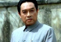 男演员苏林（苏林是一个勤勉和认真的演员成功地做到了不仅形似而且神似）