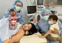 知名女星林可彤晒产子过程（全程狂吼痛苦大哭十分真实3岁儿子床边观看）