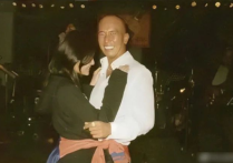 大S与20年前韩国男友闪婚（电话求婚网恋结婚她也太猛了）