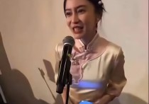 杨颖私下聚会放飞自我（化浓妆模样变化大鼻梁高挺略显怪异）