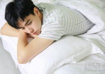 胡一天个人资料（毕业后当过男模特因长得帅侧脸长得像彭于晏被挖掘出演男配角）