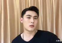 播放演员陈奕（他自我安慰反正工作已经延期了就先放宽心面对它）