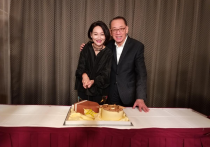 谢霆锋背后的香港老板（成功从之前负债3亿做到了现在的资产百亿）