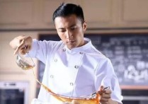 娱乐圈厨艺男神谢霆锋等（王俊凯进步神速黄磊谢霆锋是全能艺人）