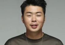 海涛演员  如今的他确实是名利爱情双丰收