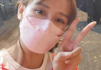胡静夜生活真丰富  深夜吃路边摊不摆架子年轻漂亮有魅力
