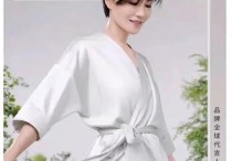 高冷女神王菲（穿妩媚睡衣面带笑容出镜齐耳短发扭着小蛮腰）
