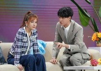 吴昕搭档秦霄贤演小品（私服显瘦又显高一点儿不失时尚感）