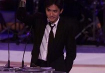 王家卫说他单靠眼睛能演戏（梁朝伟60岁了出道40年是国内获影帝次数最多男演员）