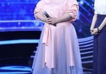 明星来吐槽贾玲（张小斐直接对媒体说我以为多沉呢这么轻）