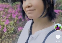 53岁斯琴格日乐晒近照（素颜出镜尽显老态大眼袋十分抢镜笑容难掩沧桑）