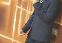 王宝强又贡献红毯名场面  女星居然被王宝强这憨憨比了下去