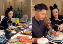 钟丽缇陪异性吃饭  一身富婆打扮减龄有种贤惠女人的画面
