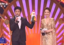 贾玲黄晓明手中的《雄鸡凝视》公仔（透露很多不为人知幕后故事）