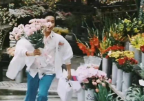 为你钟情电影张国荣（多年过去了哥哥手捧鲜花的画面在我脑海挥之不去）