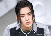 看吴亦凡曾经留长发（还戴珍珠项链珍珠吊坠估计有人看了想打）